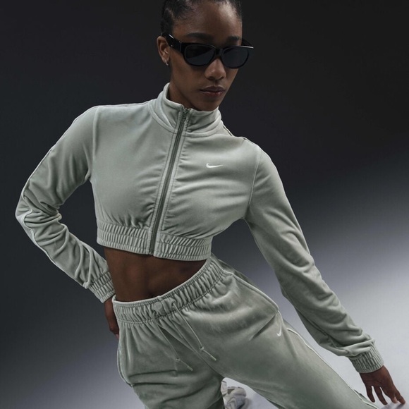 Nike Jackets & Blazers - Nike NWT Cropped Velour Full-Zip Top Long Sleeve Cinch Band Velvet Green
